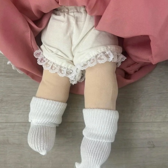 Ancor Open Mouth Choir Dolls
Porcelain Plays Music
Christmas Vintage Rare - Picture 5 of 9